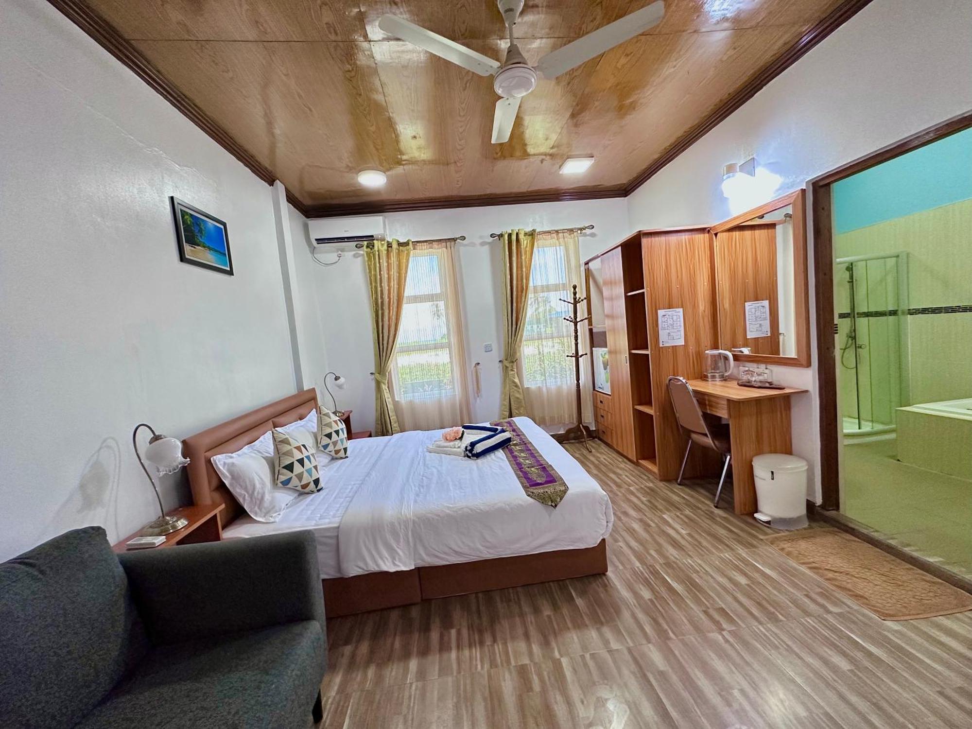 Galaxy Sunrise Sea View Hotel Fulidhoo Buitenkant foto