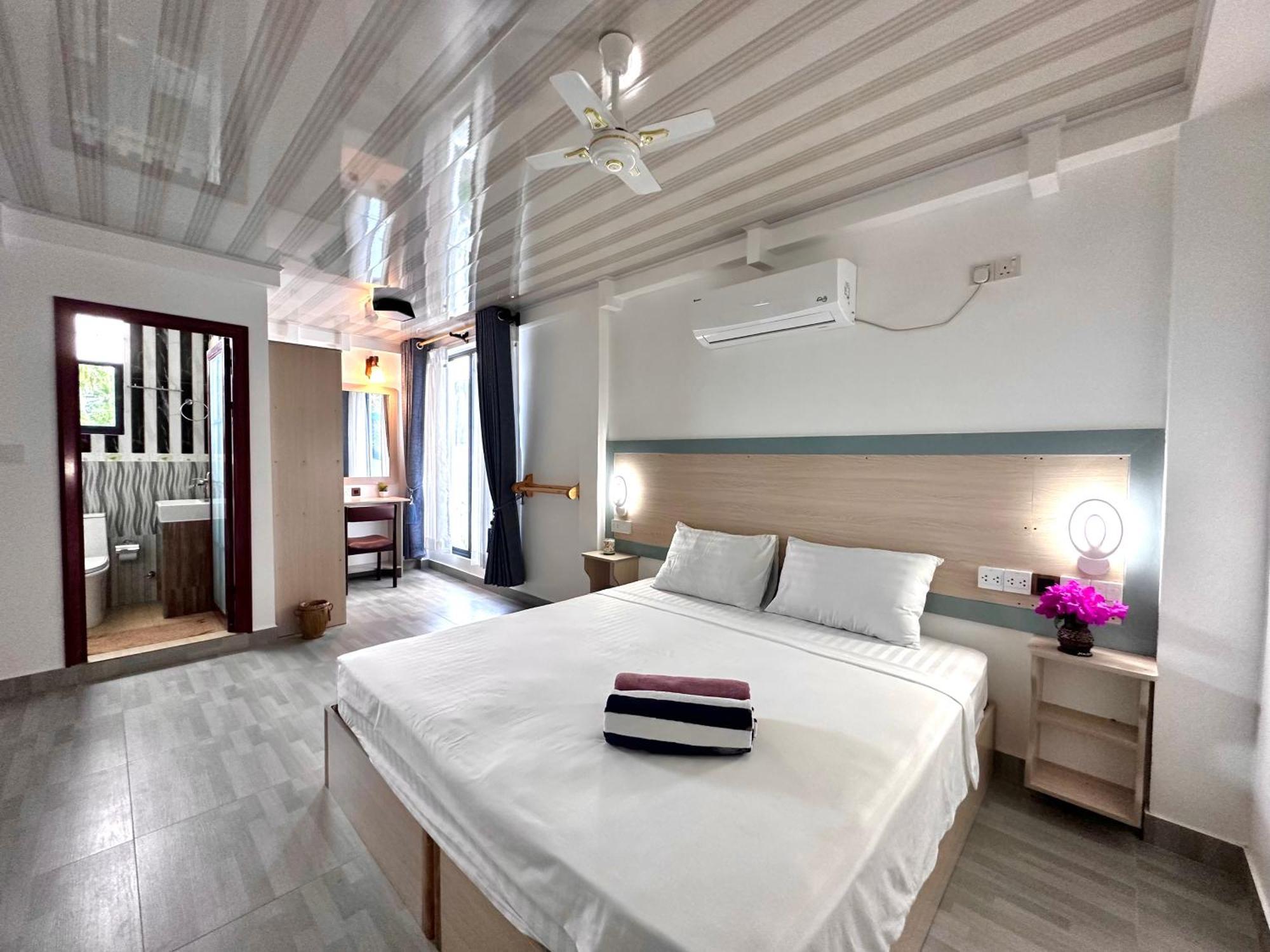 Galaxy Sunrise Sea View Hotel Fulidhoo Buitenkant foto