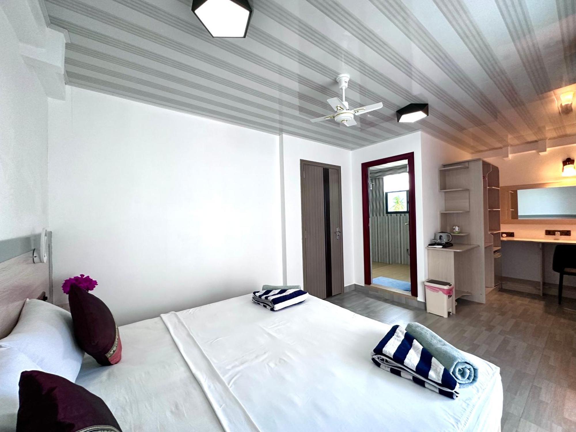 Galaxy Sunrise Sea View Hotel Fulidhoo Buitenkant foto
